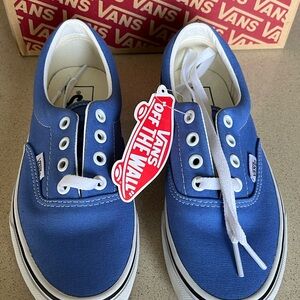NEW IN BOX. VANS Ultramarine blue Women’s size 5 (Men’s size 3.5)